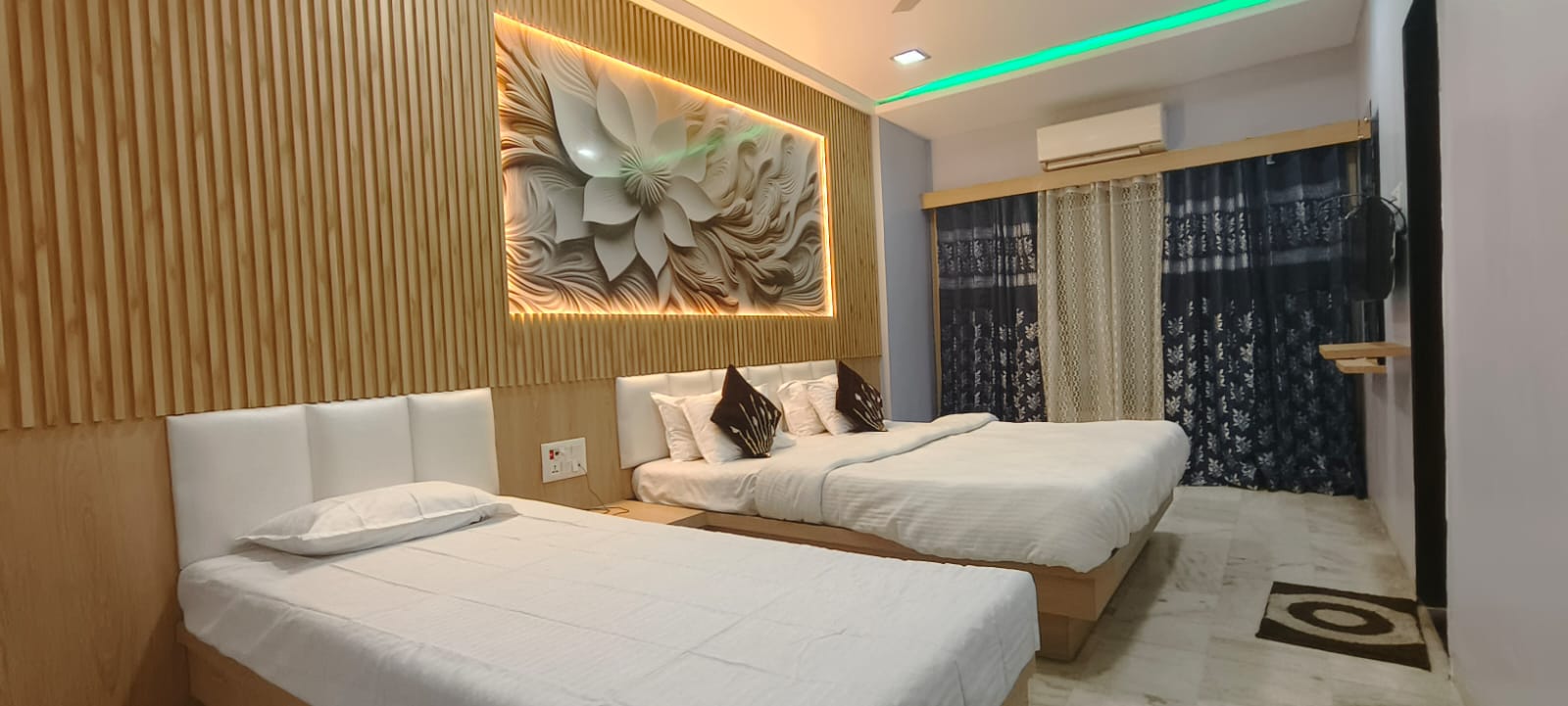 Triple Bed Family Room